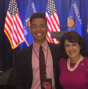 Meet your Posher, Maxwell